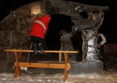 Ekstremālos apstākļos Jelgavā top ledus māksla!